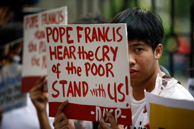 pope-francis-protest-youth-ust-20150114-002