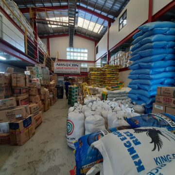 Helping the homeless, frontliners in times of the pandemic Image of food drive